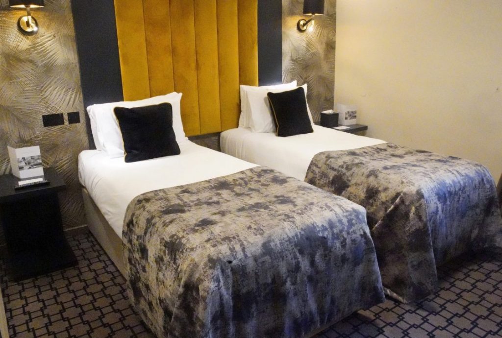 Dg denham grove twin room